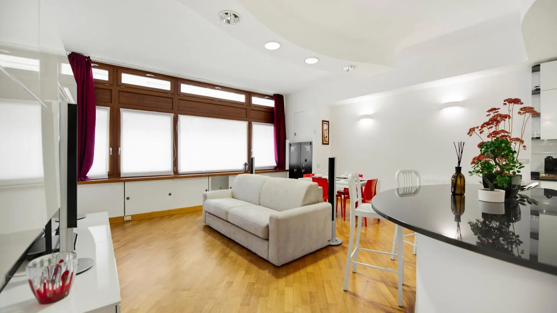 דירות מילאנו Garage Privato Gratuito - 600 Metri Duomo 0*,  איטליה